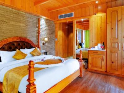 Club Royal Deluxe Room with Bath Tub, Balcony and Valley View