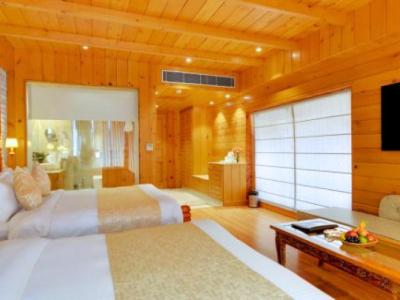 Family Room with Balcony and Mountain View for 4 Person