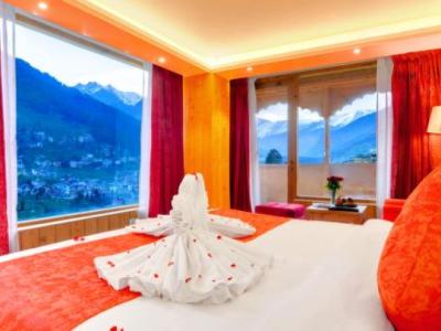 Presidential Suite with Jacuzzi, Balcony and Rohtang Valley View