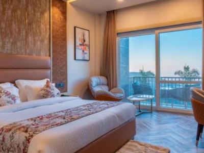 SUPERIOR VALLEY FACING