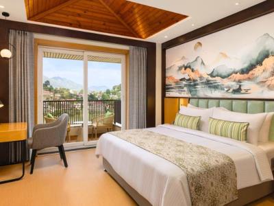 Premium Lakeview With Balcony